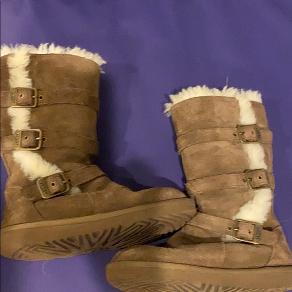 Ugg’s with buckle detail - Picture 2 of 6